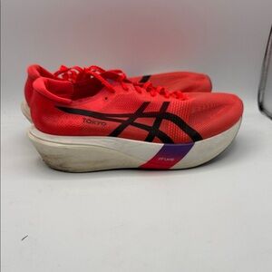 ASICS Tokyo men’s 8 Red Running Shoes with Black Accents S2
